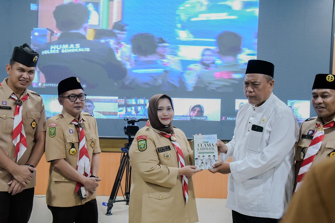 Bupati Bengkalis Luncurkan Buku Profil Ulama Kharismatik Jilid II