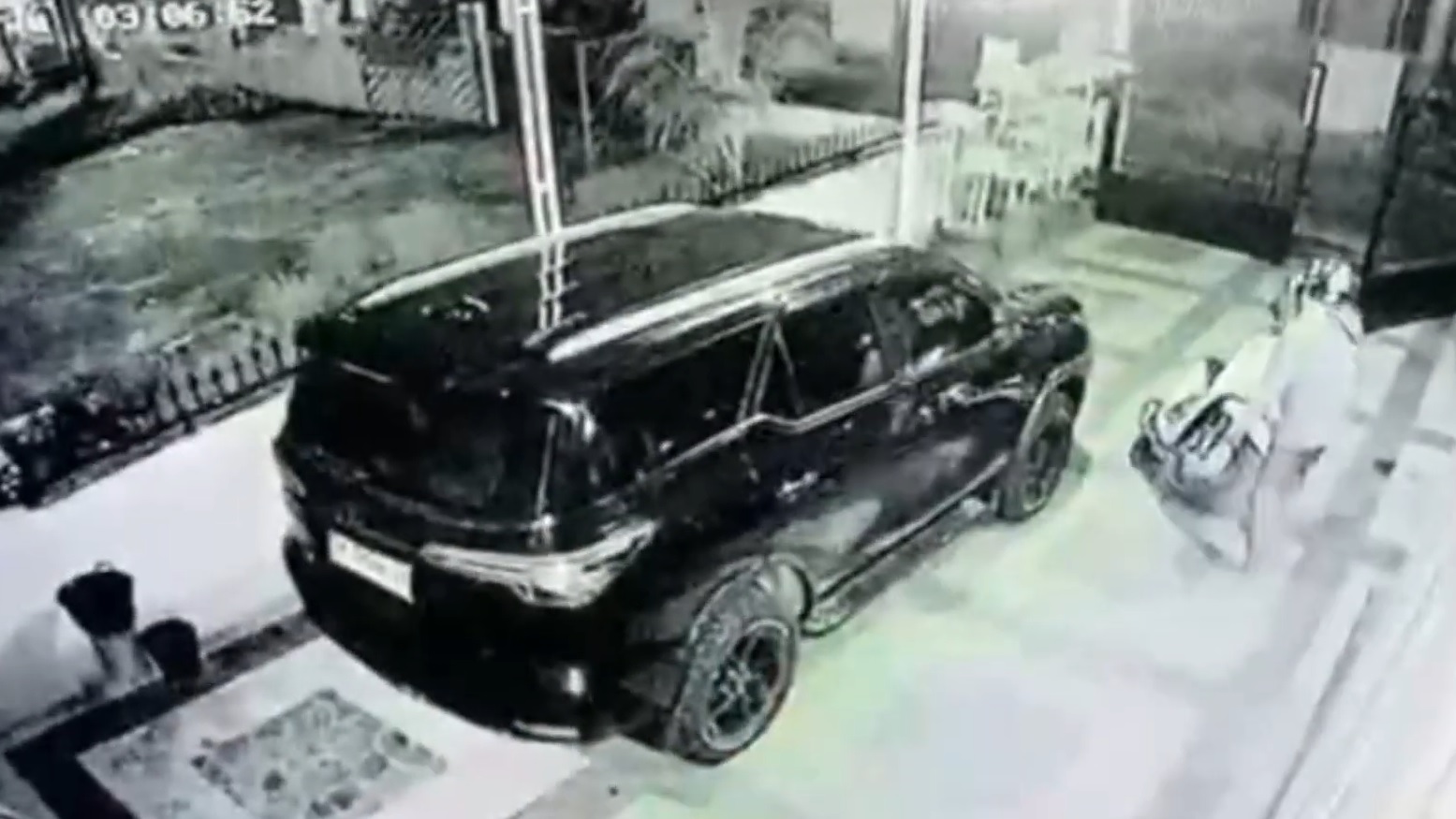 Rumah Mantan Gubernur Riau Syamsuar Disatroni Maling, Motor Digondol Terekam CCTV