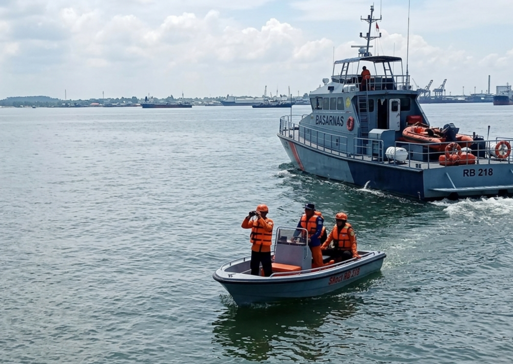 ABK Diduga Terjatuh di Selat Rupat Dumai, Tim SAR Gabungan Lakukan Pencarian Intensif