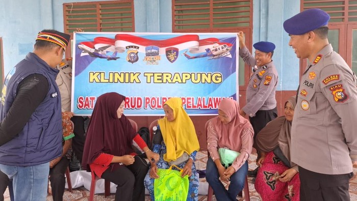 Program JALUR Polda Riau Hadir di Pelosok Pelalawan, Salurkan Bantuan untuk Lansia dan Anak Yatim