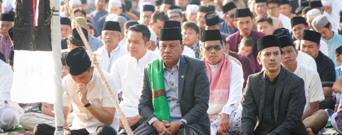 Bupati Kuansing Ajak Warga Perkuat Kepedulian Sosial Saat Salat Idul Adha di Lapangan Limuno