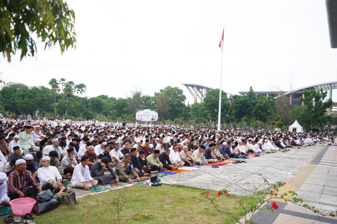 Ribuan Jemaah Ikuti Salat Iduladha 1447 H di Halaman Kantor Gubernur Riau