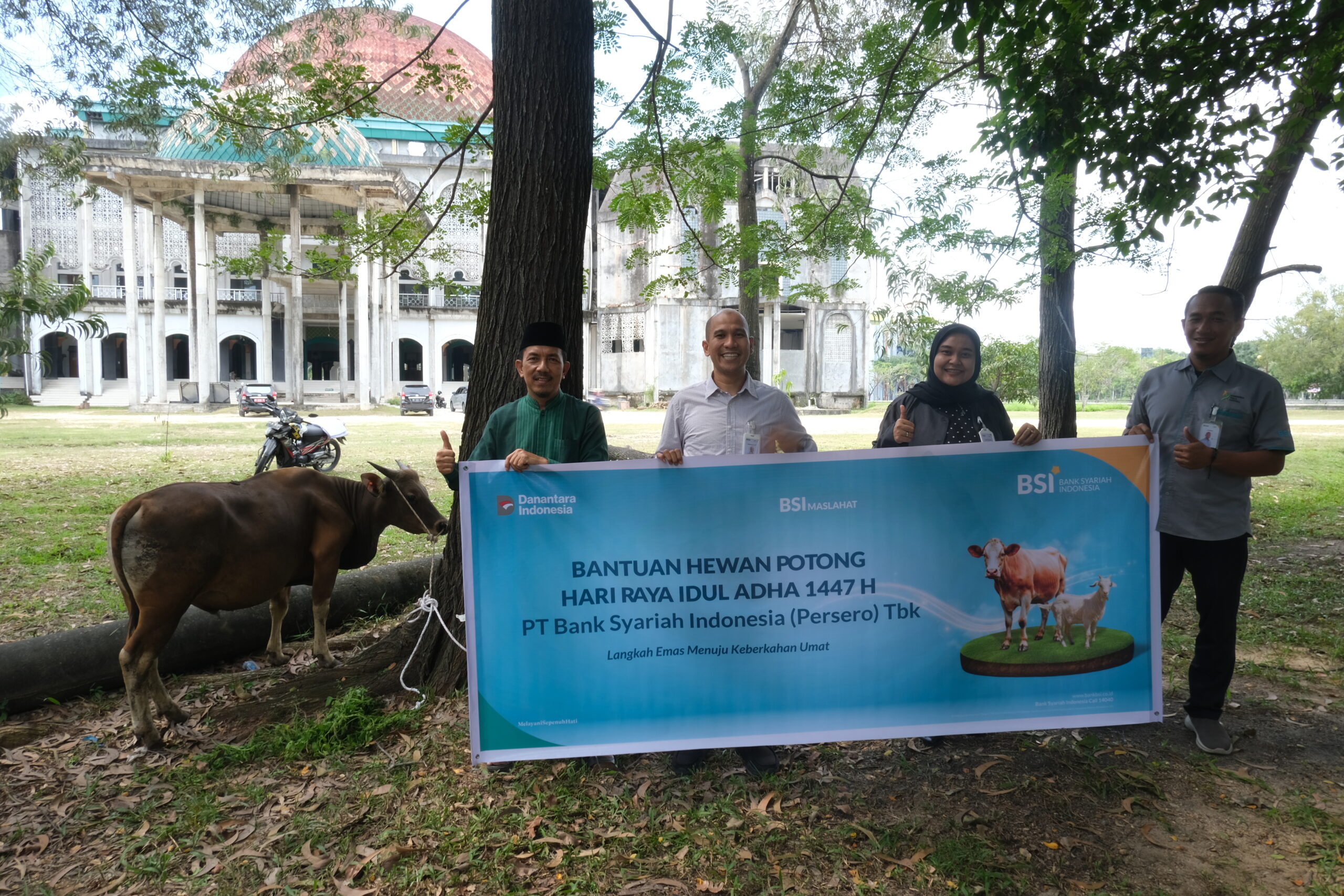 Wujud Kepedulian Sosial, BSI Serahkan Hewan Qurban untuk UIN Suska Riau