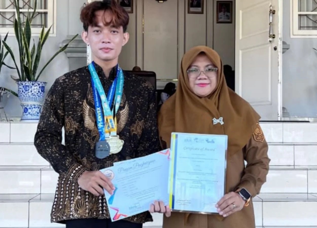 Mahasiswa Asal Siak Ciptakan Lampu Energi Alternatif dari Air Gambut
