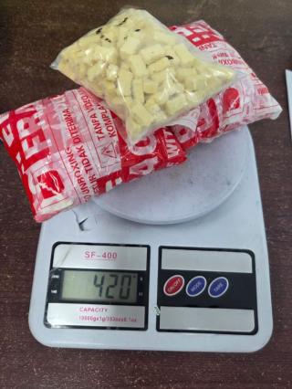 1.969 Butir Ekstasi Digagalkan di Bandara SSK II Pekanbaru