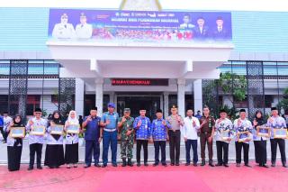Pemkab Bengkalis Gelar Apel Hardiknas 2026, Beri Penghargaan kepada Insan Pendidikan Berprestasi