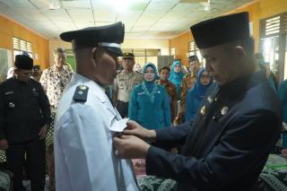 Lantik Pj Kades Pasir Mas, Bupati Herman Tekankan Pentingnya Serap Aspirasi Warga