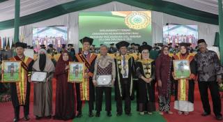UMRI Wisuda 418 Lulusan, Perkuat Langkah Menuju Kampus Unggul dan Bereputasi Internasional