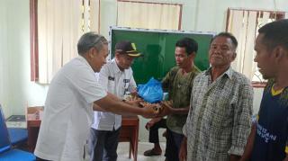 Pemkab Meranti Salurkan Bantuan untuk Ratusan Warga Terdampak Penutupan Panglong Arang