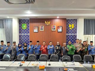 Bupati Asmar Minta DPR RI Carikan Solusi Penutupan Panglong Arang di Kepulauan Meranti