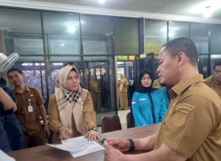 Sidak Kantor Camat Marpoyan Damai, Wali Kota Pekanbaru Soroti Pelayanan KTP dan Fasilitas Warga