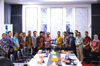 DPRD Karimun Pelajari Inovasi Disdukcapil Meranti, Layanan Satu Hari Jadi Sorotan