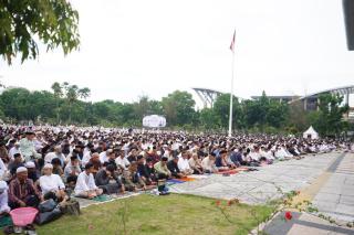 Ribuan Jemaah Ikuti Salat Iduladha 1447 H di Halaman Kantor Gubernur Riau