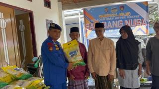 Kapal “JALUR” Polda Riau Sambangi Pulau Terluar di Rupat, Salurkan Bansos untuk Nelayan