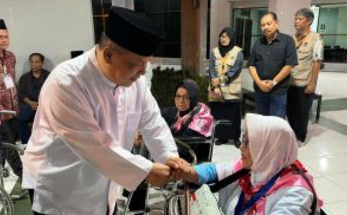 Plt Gubri Lepas Rombongan Kloter 4 Embarkasi Batam JCH Asal Riau