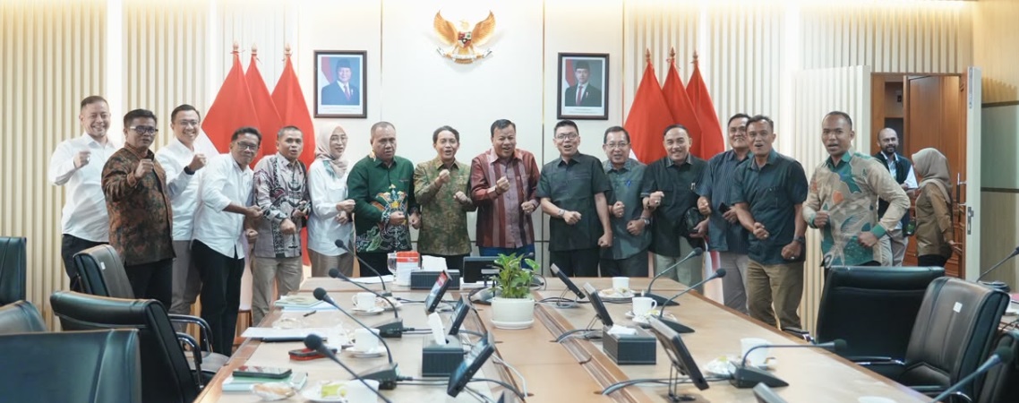 Bupati Suhardiman Temui Menteri Kehutanan, Perjuangkan Legalitas Lahan Masyarakat Kuansing