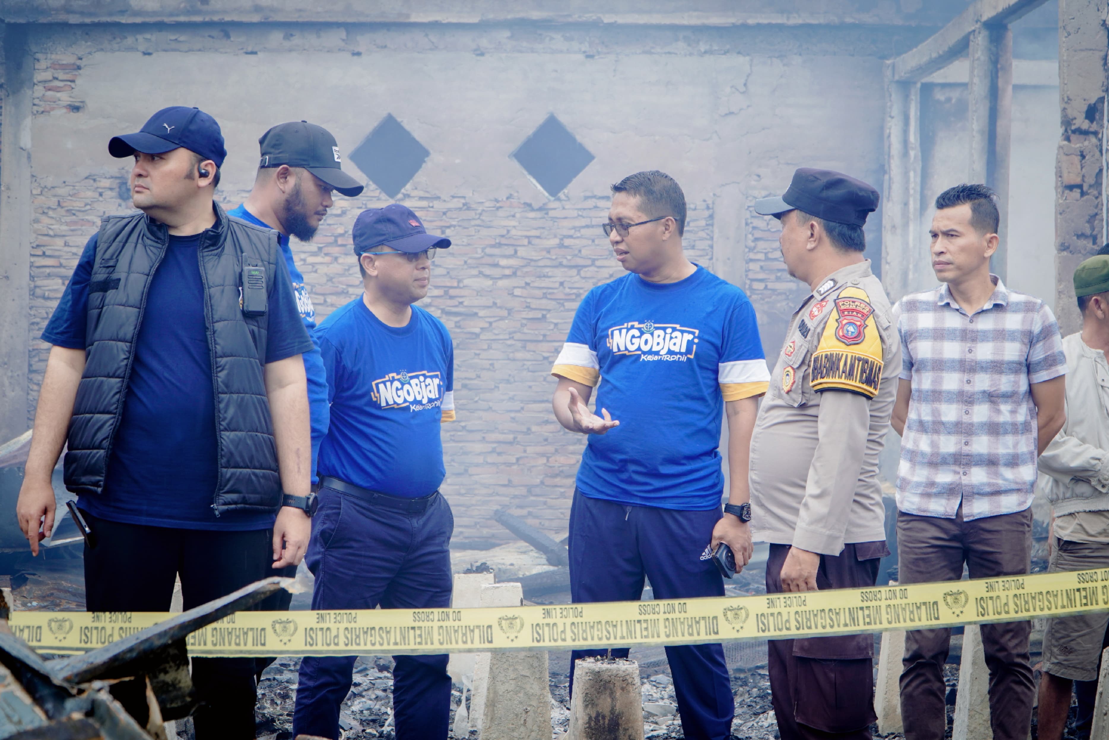 Tujuh Rumah Hangus Dilalap Api di Bagan Hulu, Wabup Rohil Tinjau Lokasi dan Salurkan Bantuan