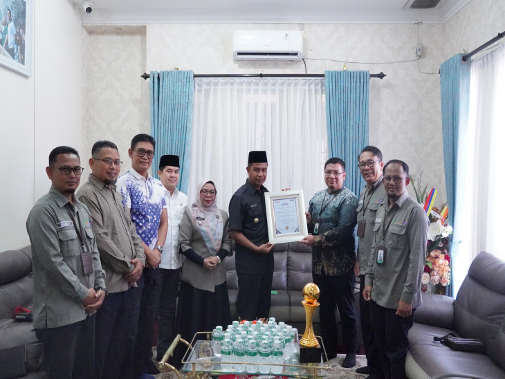 Bupati Kampar Raih Penghargaan Top Pembina BUMD 2026, Bukti Sinergi Pemda dan BPRS Berkah