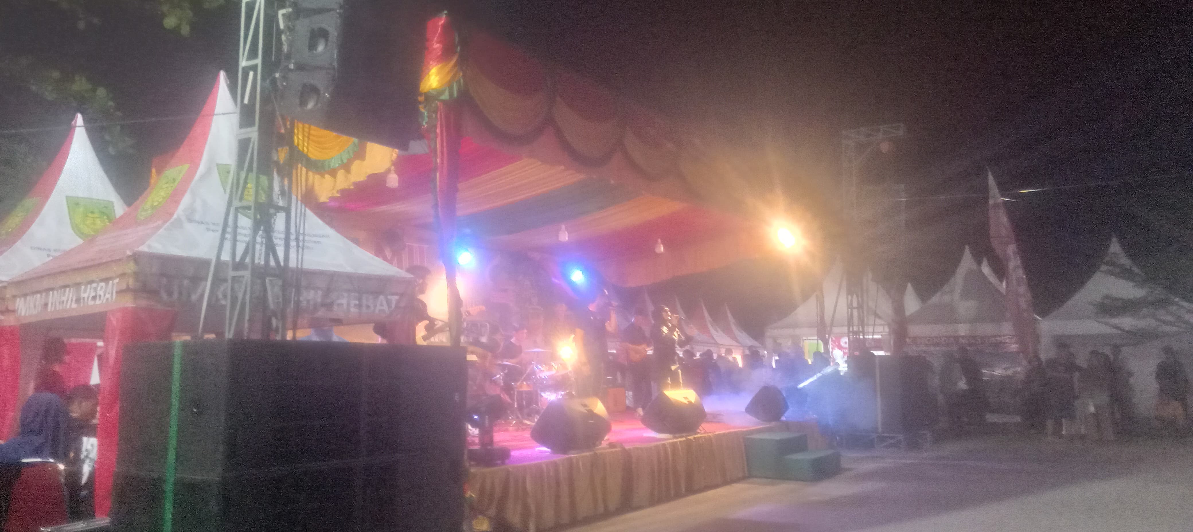 Parade Band Inhil Hidupkan Malam Milad ke-61, Musisi Lokal Tampil Penuh Energi