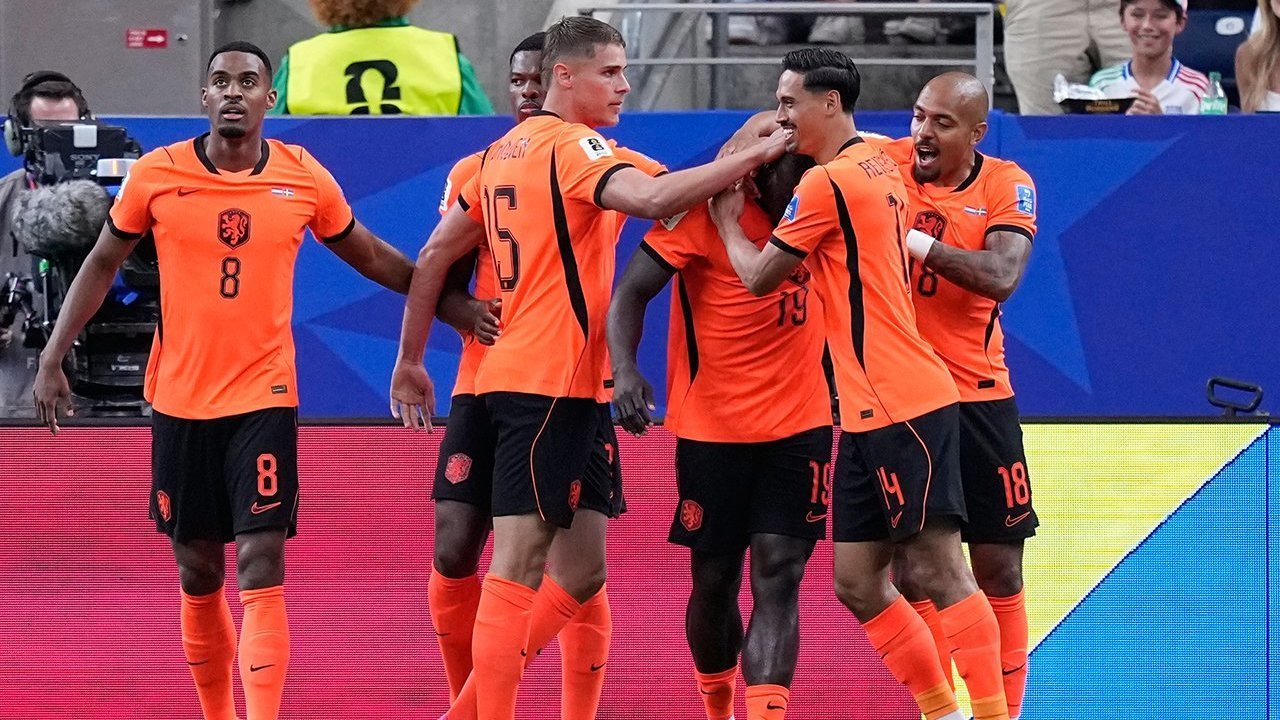 Belanda Pesta Gol ke Gawang Swedia, Oranje Menang Telak 5-1 dan Kuasai Puncak Grup F