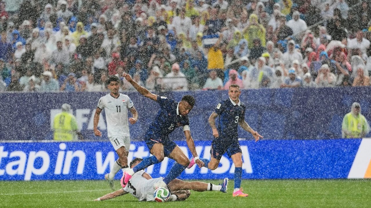 Prancis Hajar Irak 3-0, Mbappe Bersinar dan Les Bleus Lolos ke 32 Besar 