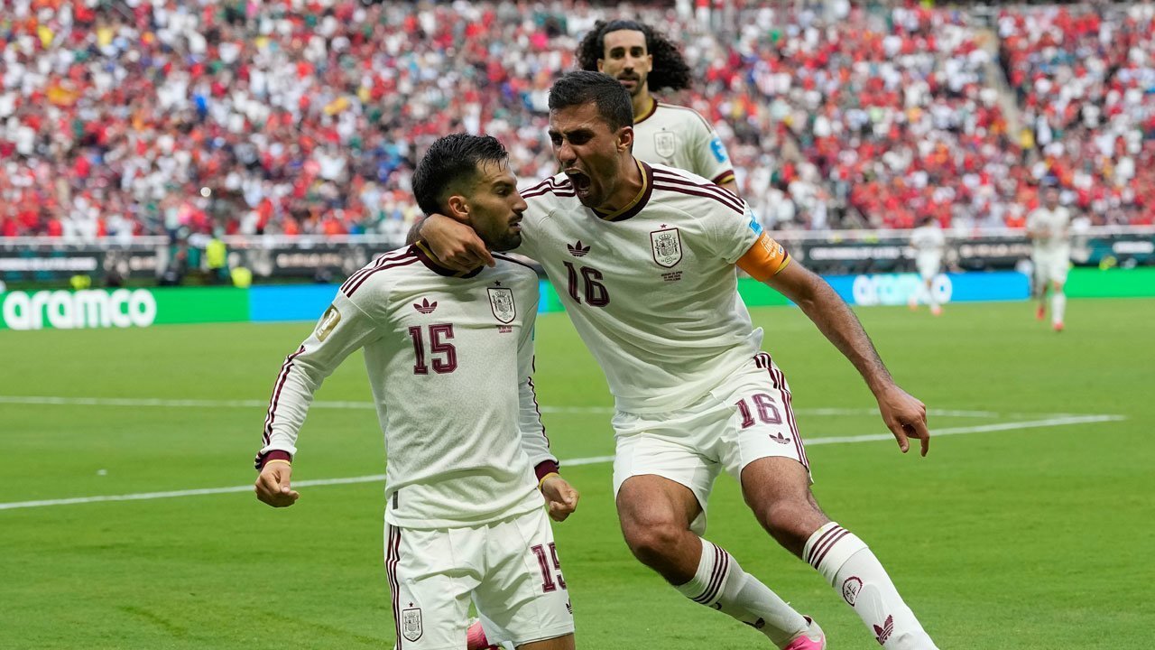 Gol Alex Baena Antar Spanyol Tundukkan Uruguay dan Lolos ke 32 Besar sebagai Juara Grup