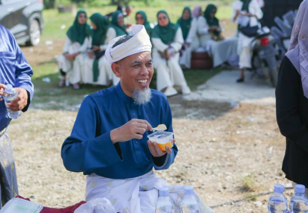 Pimpin Pawai Kafilah Dumai, Wali Kota Paisal Borong Produk UMKM
