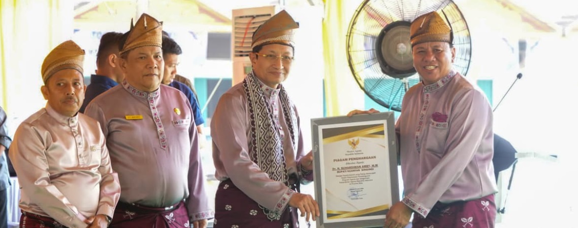 Bupati Kuansing Raih Dua Penghargaan Menteri Agama RI di MTQ Riau ke-44