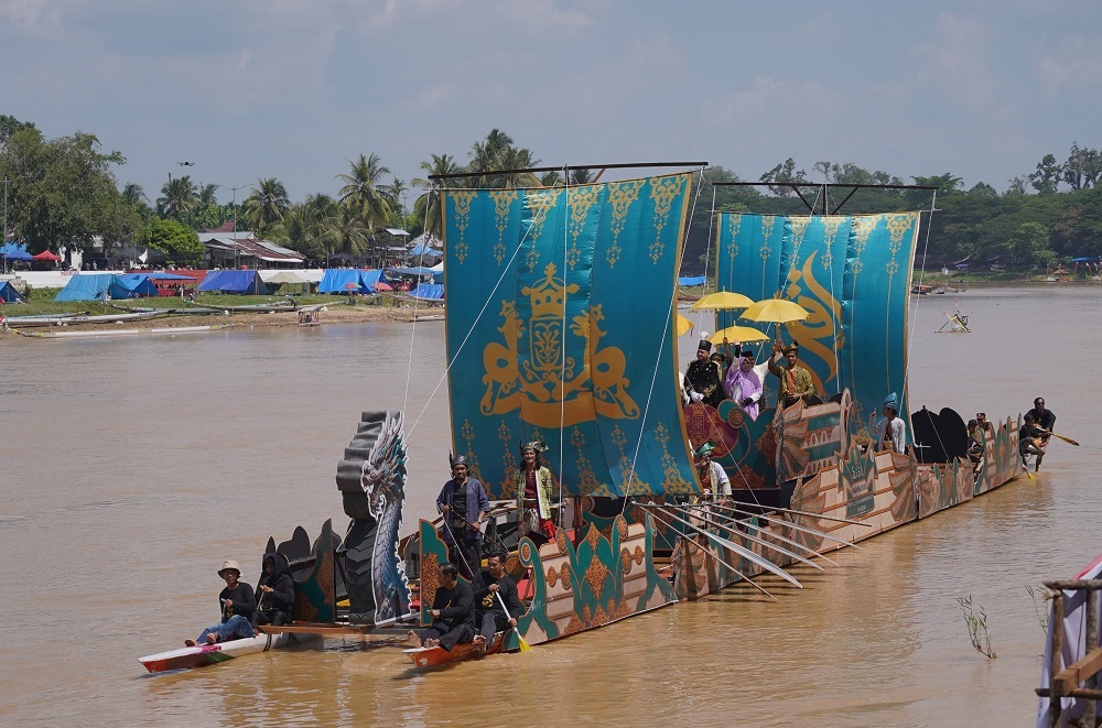 Kapal Harimau Buas Meriahkan Pawai Perahu Hias MTQ Riau