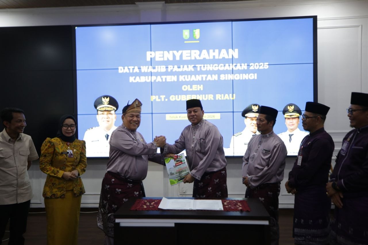 Pemprov Riau Serahkan Data Tunggakan PKB ke Pemkab Kuansing, Perkuat Sinergi Dongkrak PAD