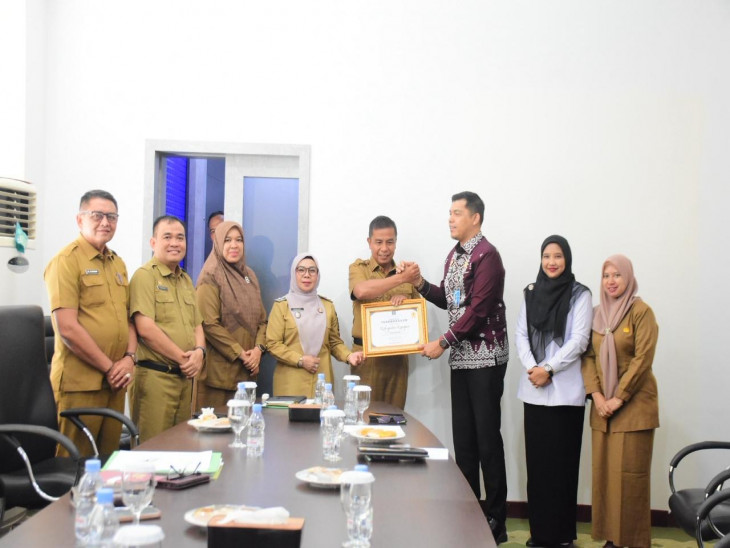 Bupati Kampar Ahmad Yuzar Terima Penghargaan Kampar JDIHN Terbaik I dari Kanwil Kemenkum Riau