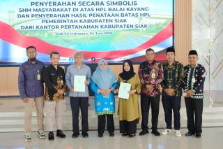 Dua Dekade Menunggu, Warga Balaikayang Akhirnya Terima Sertifikat Hak Milik