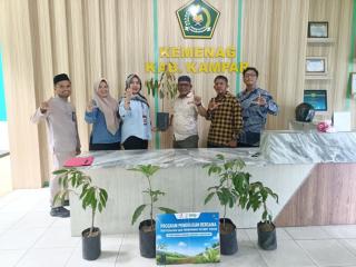 Dari Bibit Menjadi Harapan, PT EMP Energi Gandewa Dukung Penghijauan Ekoteologi di Kampar