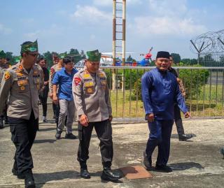 Kapolda Riau Hadiri Penanaman Mangrove di Dumai, Dukung Peringatan Hari Lingkungan Hidup Sedunia 