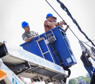 Wali Kota Agung Pimpin Langsung Penertiban Kabel Semrawut di Pekanbaru