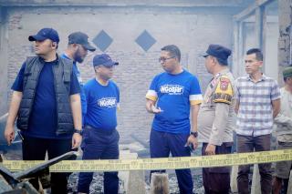 Tujuh Rumah Hangus Dilalap Api di Bagan Hulu, Wabup Rohil Tinjau Lokasi dan Salurkan Bantuan