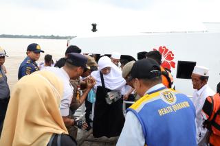 Wabup Yuliantini Sambut Kepulangan 307 Jamaah Haji Inhil di Pelabuhan Laksda Tembilahan
