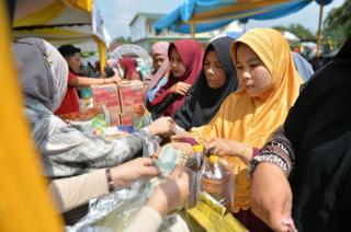 Operasi Pasar Murah Pemprov Riau Digelar di 4 Lokasi, Warga Bisa Dapat Sembako Harga Terjangkau