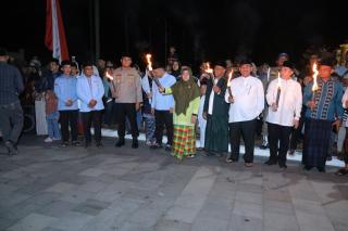 Cahaya 1.200 Obor Terangi Kota Siak Sambut Tahun Baru Islam 1448 Hijriah