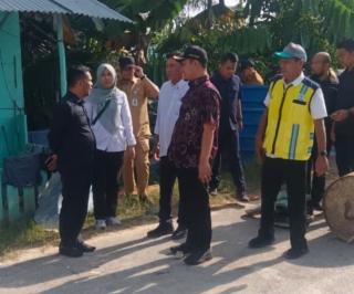 Wako Agung Tinjau Jembatan Amblas di Rumbai, Akses Darurat Segera Dibangun