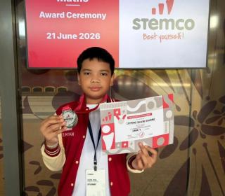 Murid MTsN 1 Pekanbaru Raih Medali Perak di Ajang Internasional STEMCo Singapore 2026