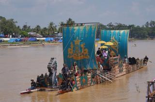 Kapal Harimau Buas Meriahkan Pawai Perahu Hias MTQ Riau