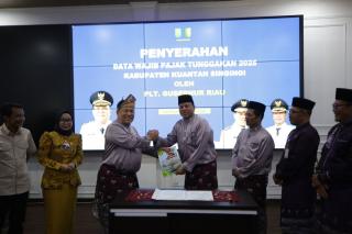 Pemprov Riau Serahkan Data Tunggakan PKB ke Pemkab Kuansing, Perkuat Sinergi Dongkrak PAD