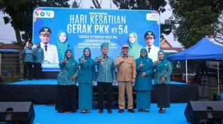 Apresiasi Dedikasi Kader, Wali Kota Agung Berangkatkan Dua Kader PKK Pekanbaru Umrah