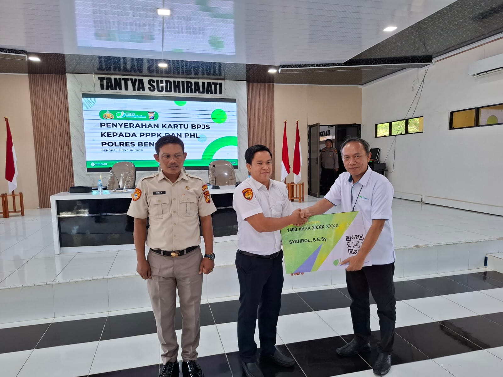 Polres Bengkalis Serahkan Perlindungan BPJS Ketenagakerjaan bagi PPPK dan PHL