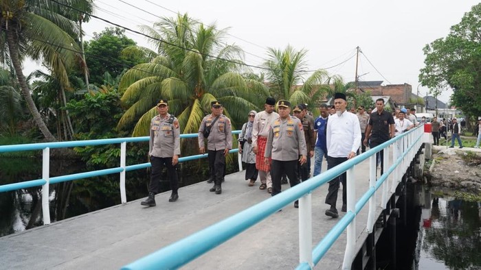 Kapolda Riau Tinjau Jembatan Merah Putih di Dumai