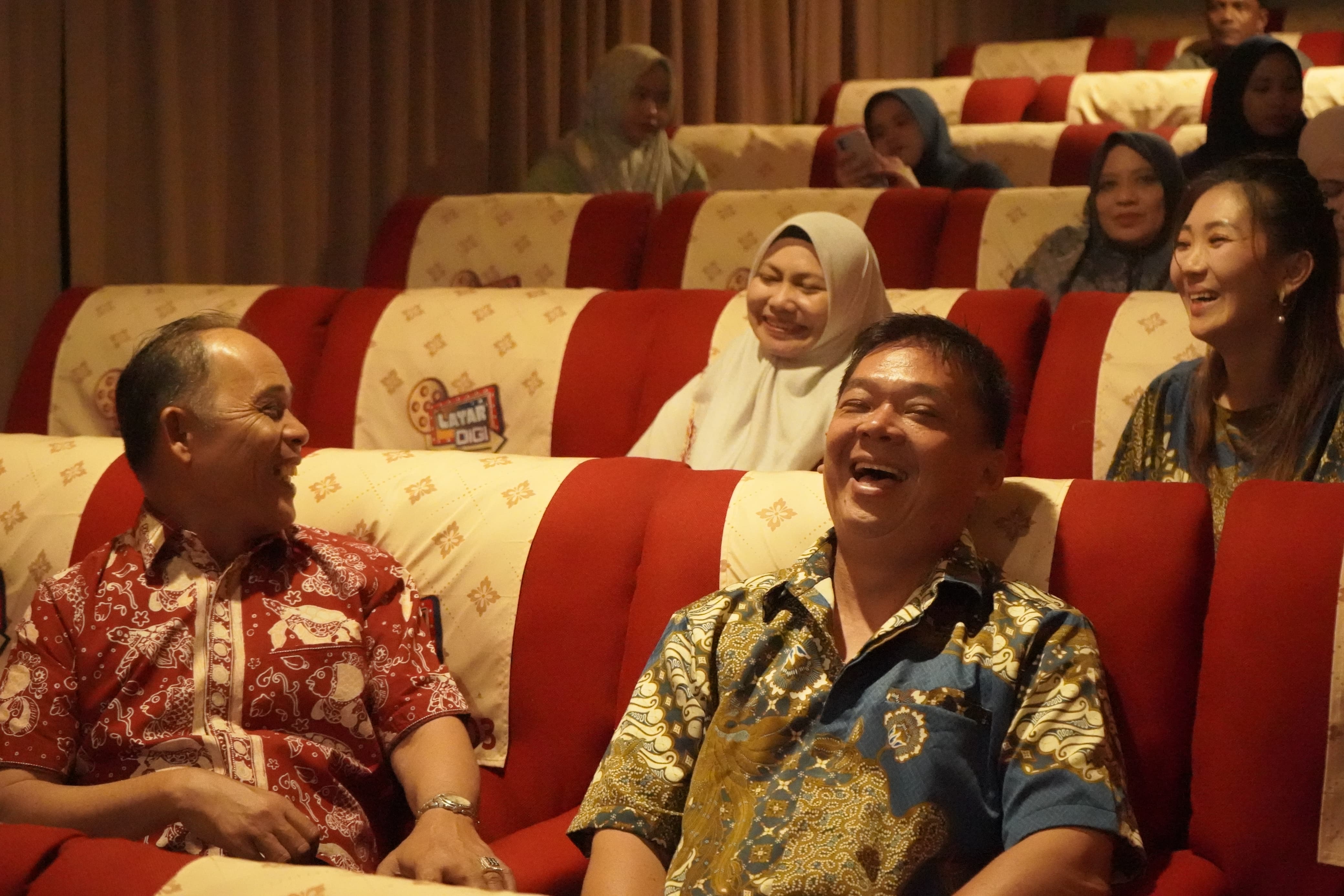Bupati Herman Resmikan Layar Digi di Tembilahan, Bioskop Digital Pertama di Riau 