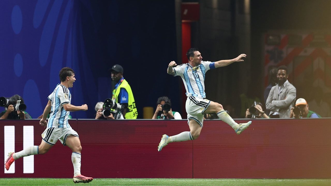 Messi Bangkit dari Gagal Penalti, Antar Argentina Singkirkan Mesir 3-2