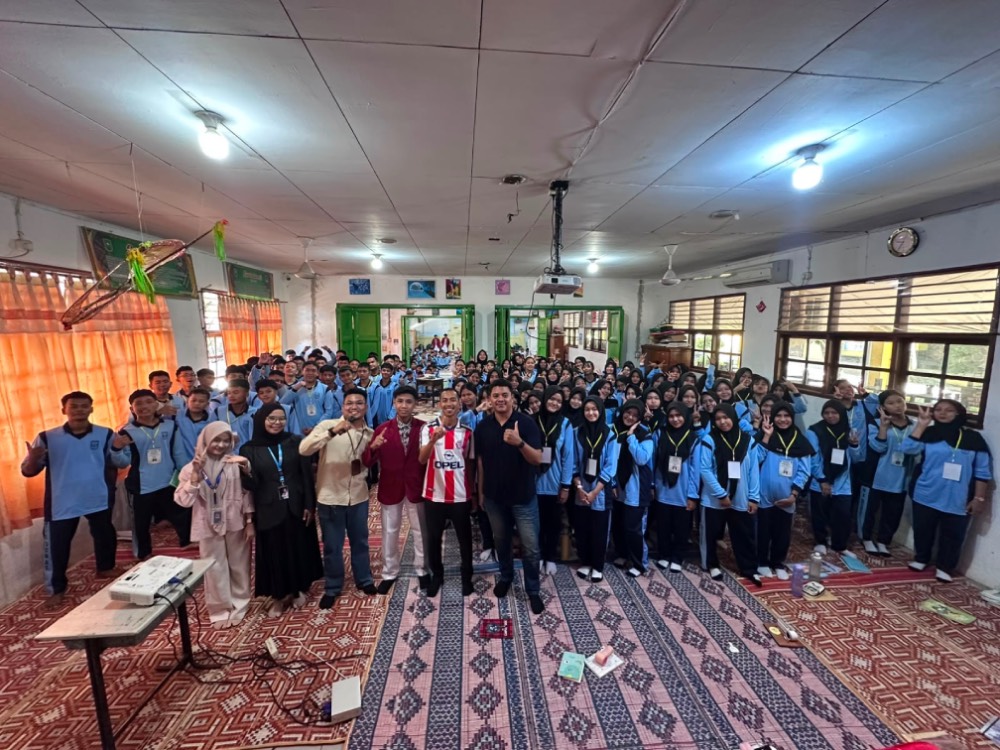 Diskominfotiksan Dumai Edukasi 288 Siswa Baru SMAN 1 Bijak Gunakan Media Sosial