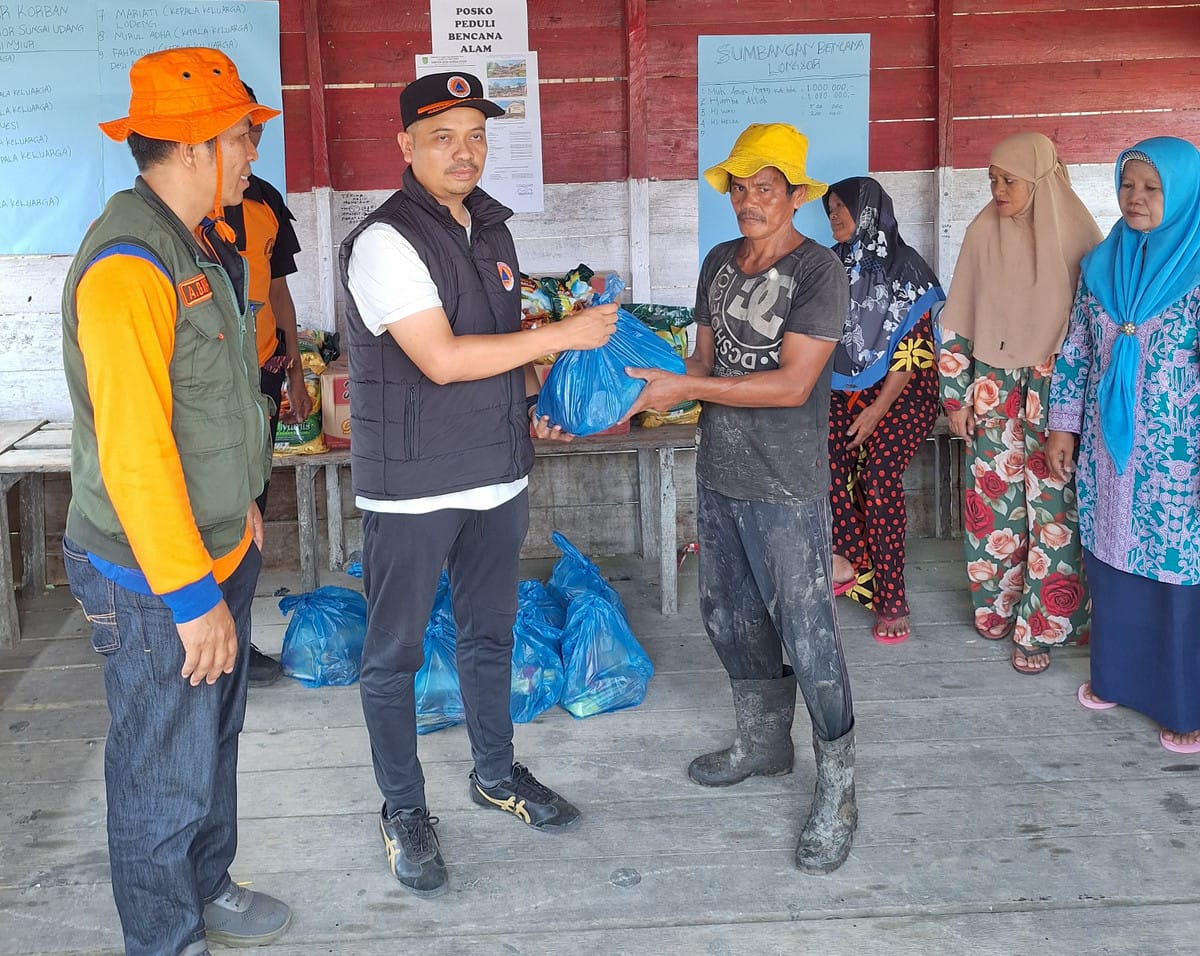 BPBD Inhil Salurkan Bantuan bagi Korban Abrasi, Sembilan KK Terdampak di Sungai Nyiur
